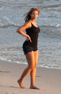 Beyoncé feet photo thumbnail