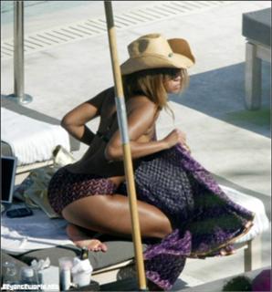 Beyoncé feet photo thumbnail
