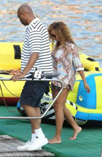Beyoncé feet photo thumbnail
