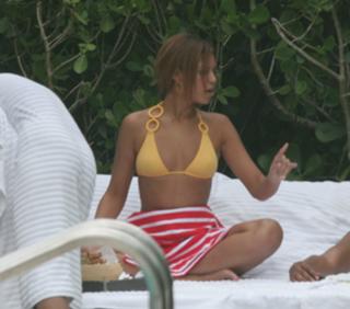 Beyoncé feet photo thumbnail