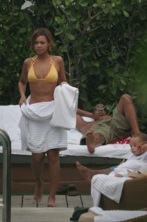 Beyoncé feet photo thumbnail