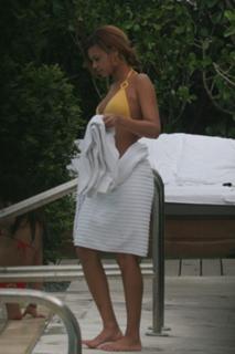 Beyoncé feet photo thumbnail