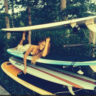 Beyoncé feet photo thumbnail