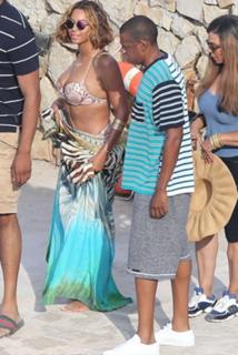 Beyoncé feet photo thumbnail