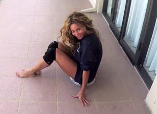 Beyoncé feet photo thumbnail