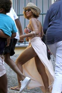 Beyoncé feet photo thumbnail