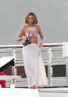 Beyoncé feet photo thumbnail