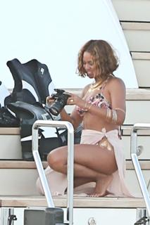 Beyoncé feet photo thumbnail