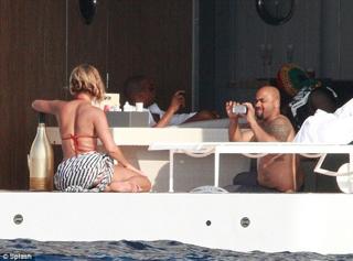 Beyoncé feet photo thumbnail