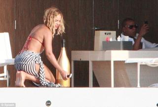 Beyoncé feet photo thumbnail