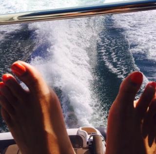 Beyoncé feet photo thumbnail