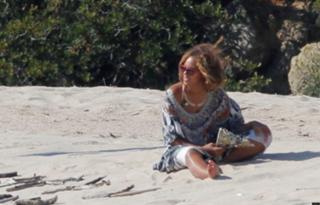 Beyoncé feet photo thumbnail