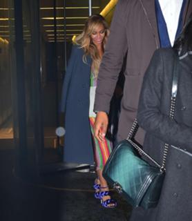 Beyoncé feet photo thumbnail