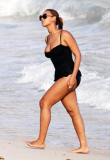 Beyoncé feet photo thumbnail