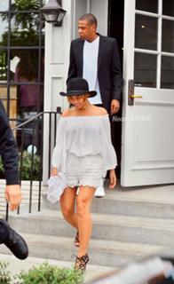 Beyoncé feet photo thumbnail