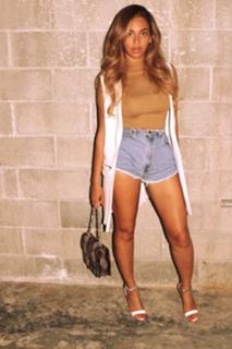 Beyoncé feet photo thumbnail
