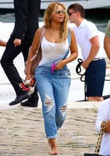 Beyoncé feet photo thumbnail