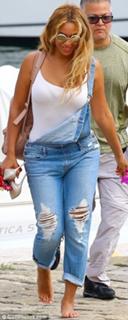 Beyoncé feet photo thumbnail