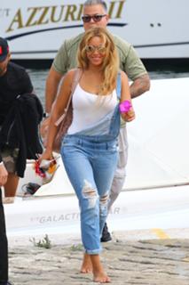 Beyoncé feet photo thumbnail