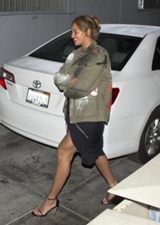 Beyoncé feet photo thumbnail