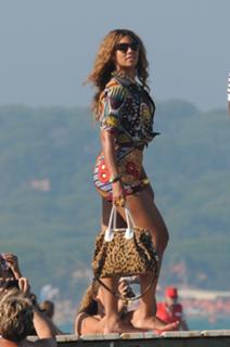 Beyoncé feet photo thumbnail