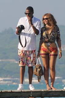 Beyoncé feet photo thumbnail