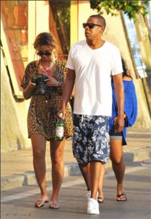 Beyoncé feet photo thumbnail
