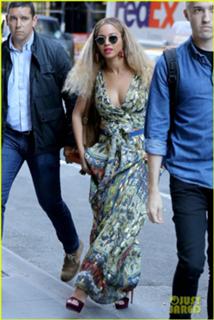 Beyoncé feet photo thumbnail