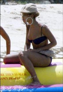 Beyoncé feet photo thumbnail