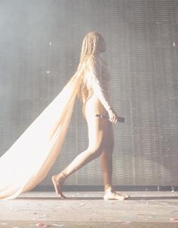 Beyoncé feet photo thumbnail
