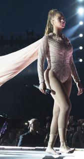 Beyoncé feet photo thumbnail