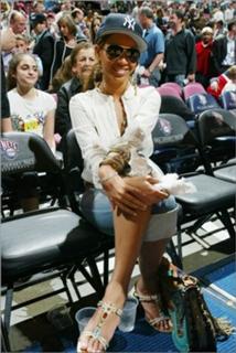 Beyoncé feet photo thumbnail