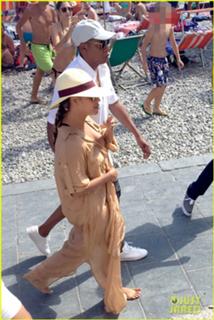 Beyoncé feet photo thumbnail