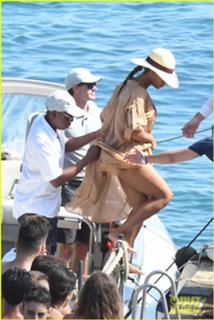 Beyoncé feet photo thumbnail