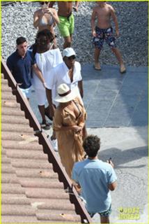 Beyoncé feet photo thumbnail