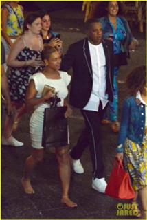 Beyoncé feet photo thumbnail