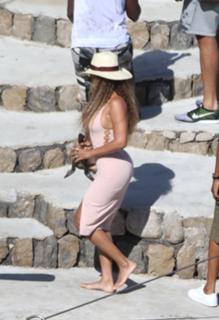 Beyoncé feet photo thumbnail