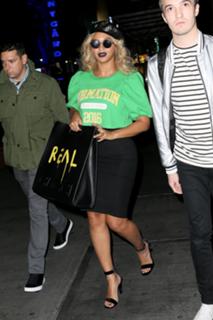 Beyoncé feet photo thumbnail