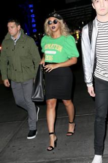 Beyoncé feet photo thumbnail