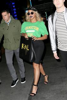Beyoncé feet photo thumbnail