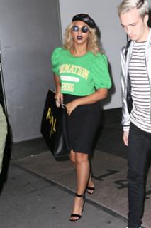 Beyoncé feet photo thumbnail