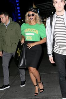 Beyoncé feet photo thumbnail