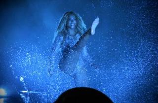 Beyoncé feet photo thumbnail