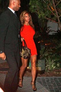 Beyoncé feet photo thumbnail