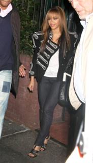 Beyoncé feet photo thumbnail