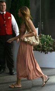 Beyoncé feet photo thumbnail