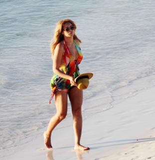 Beyoncé feet photo thumbnail