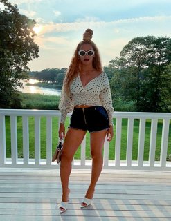 Beyoncé feet photo thumbnail