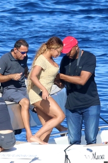Beyoncé feet photo thumbnail