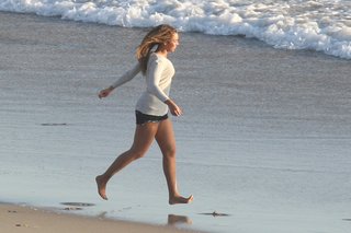 Beyoncé feet photo thumbnail